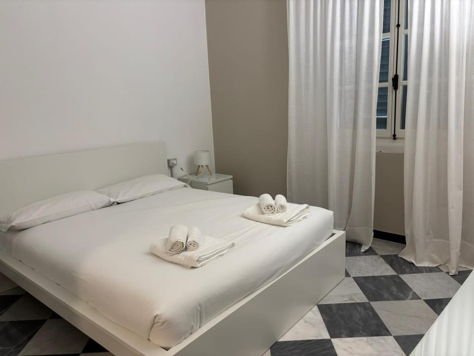 Happy Family Apartments Historical Luxury B Apartment in Genoa