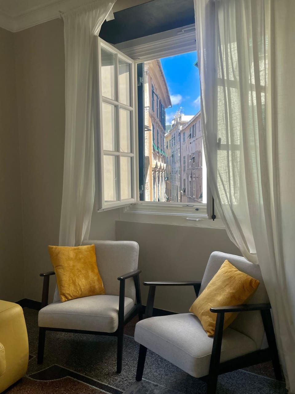 Happy Family Apartments Historical Luxury B Apartment in Genoa