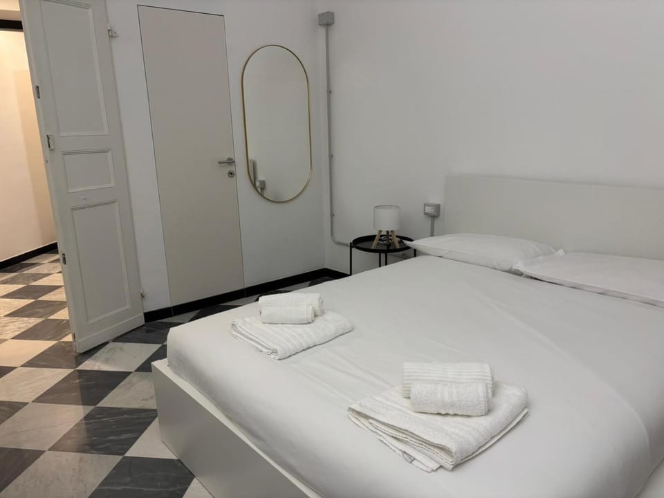 Happy Family Apartments Historical Luxury B Apartment in Genoa