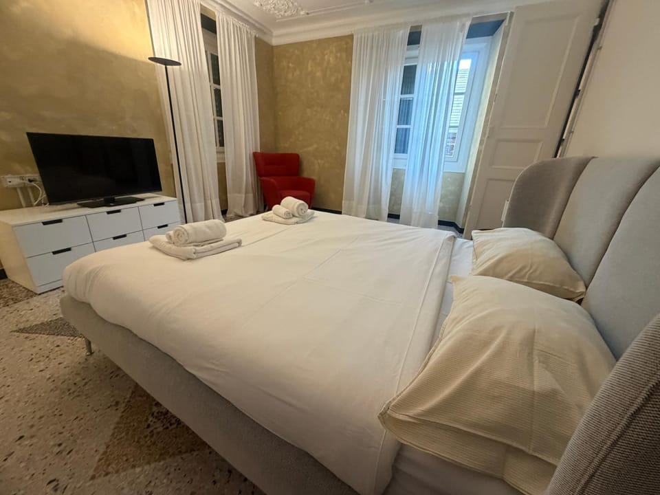 Happy Family Apartments Historical Luxury A Apartment in Genoa