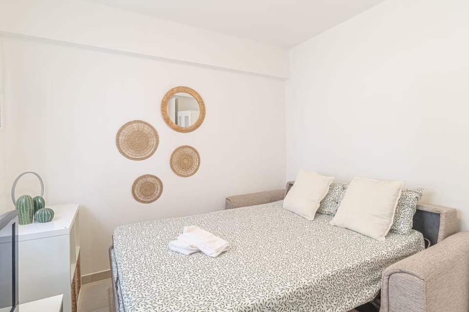 Super Central Studio Walk to Monaco Station Apartment in French Riviera