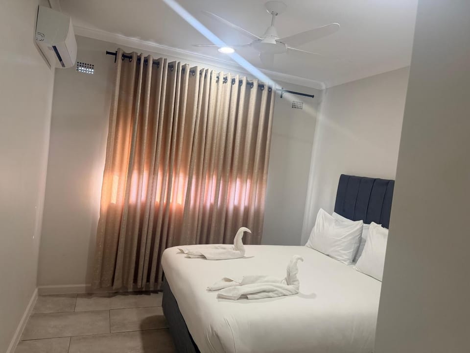 Bed, Bedroom, towels, air conditioner