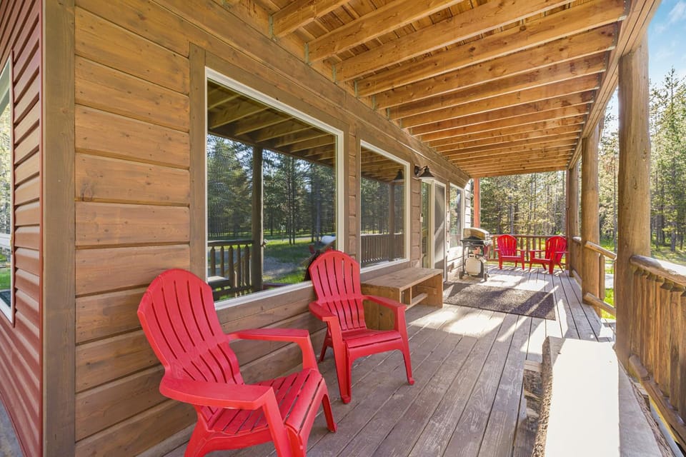 KABINO: NEW! 35 min to Yellowstone, Firepit, HUGE windows House in Island Park