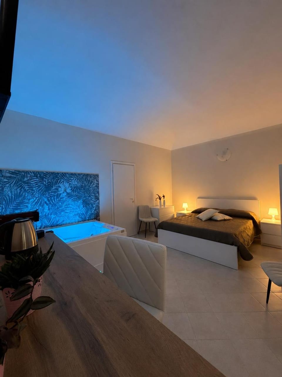 Hot Tub, Bedroom