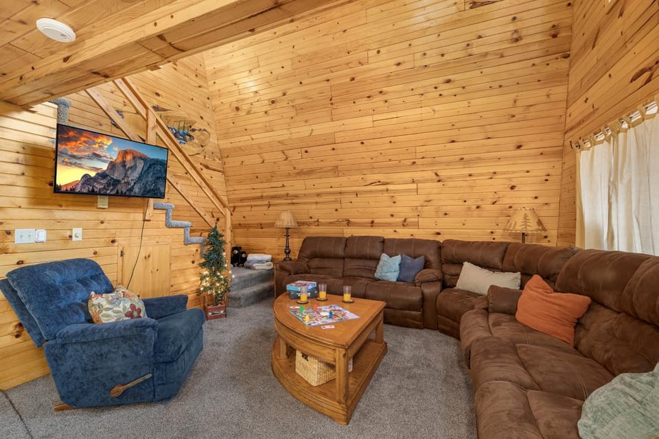 LAKESIDE BRIMWATER: Henrys Fork Private Beach Dock Fishing Yellowstone UTV Snowmobile Trails House in Island Park