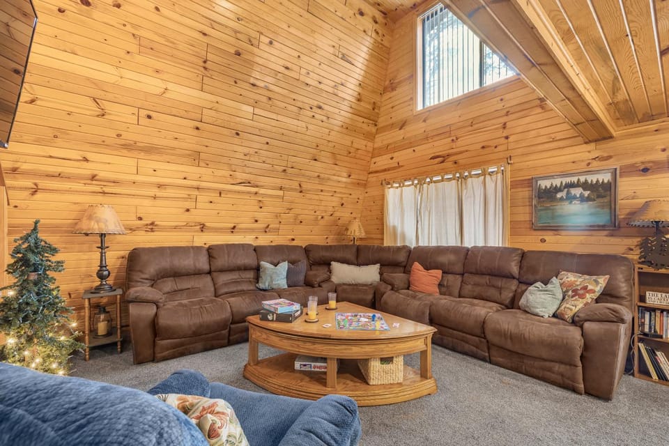 LAKESIDE BRIMWATER: Henrys Fork Private Beach Dock Fishing Yellowstone UTV Snowmobile Trails House in Island Park