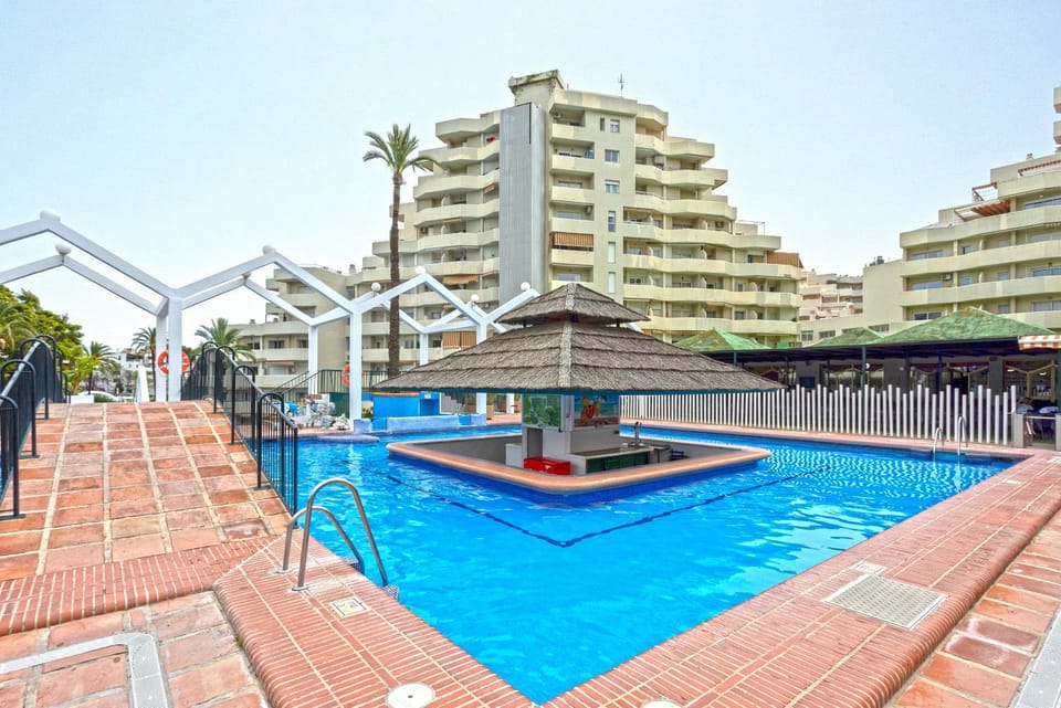 Property building, Day, Pool view, Swimming pool