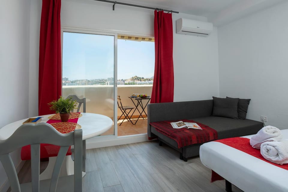 Living room, Dining area, air conditioner