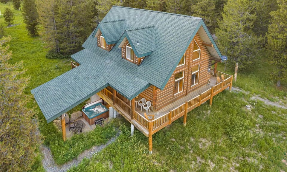 KABINO: NEW! Hot Tub Sauna 45 min to Yellowstone House in Idaho