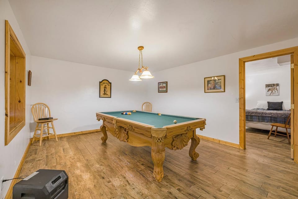 KABINO: NEW! Hot Tub Sauna 45 min to Yellowstone House in Idaho