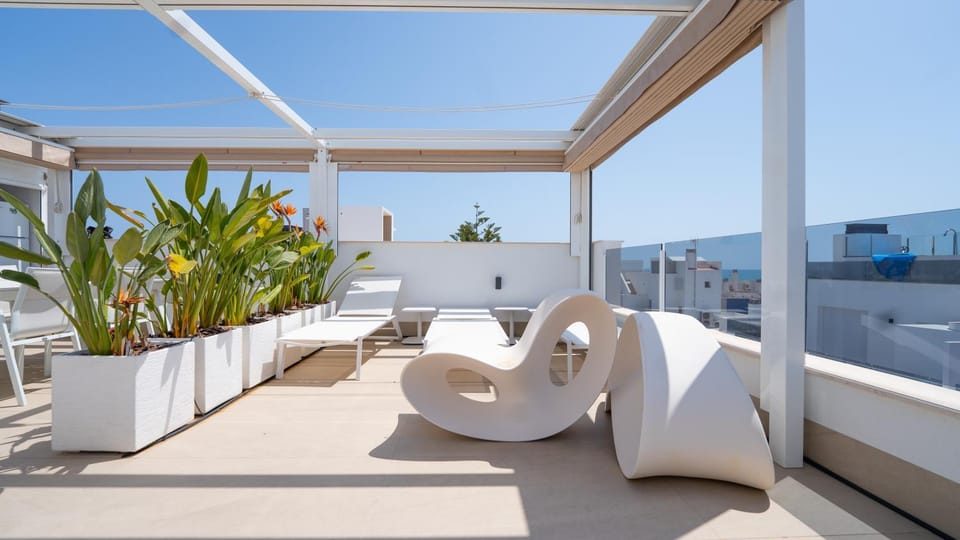 Solarium, Balcony/Terrace, Balcony/Terrace, furniture, sunbed