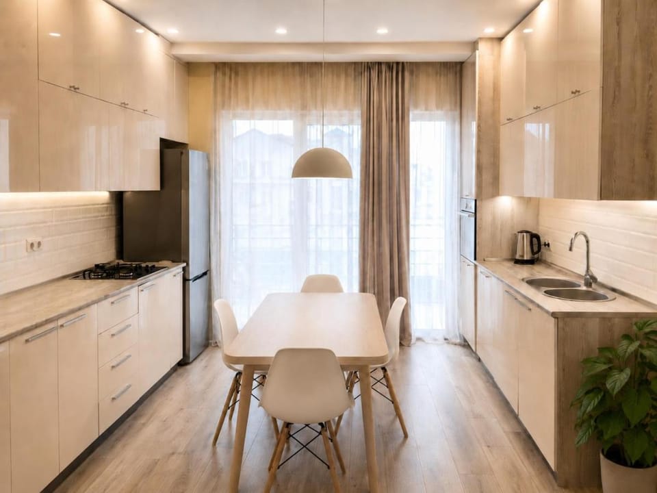 Kitchen or kitchenette, Dining area