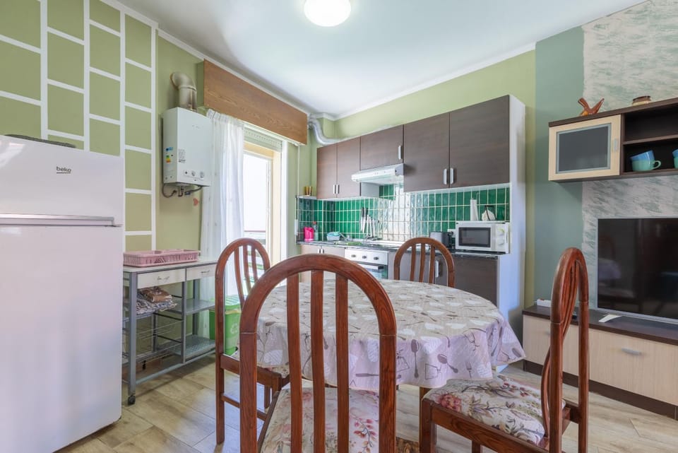 Property building, Kitchen or kitchenette, Living room
