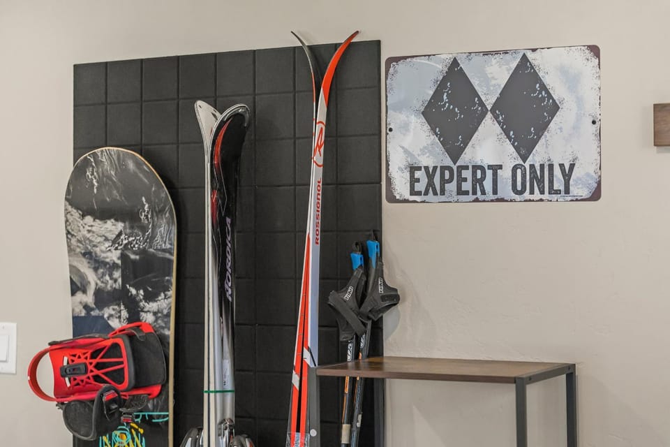 VICTOR DREAMWEAVER: Teton Mtns Grand Targhee Skiing Trails Snowmobiling Condo House in Victor