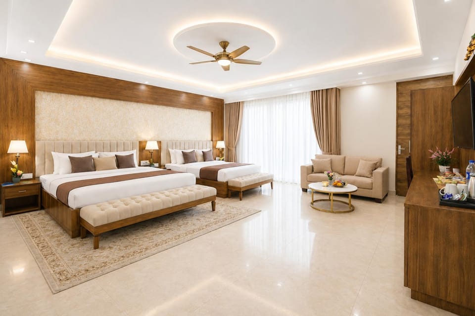Bed, TV and multimedia, Photo of the whole room, Seating area, Bedroom