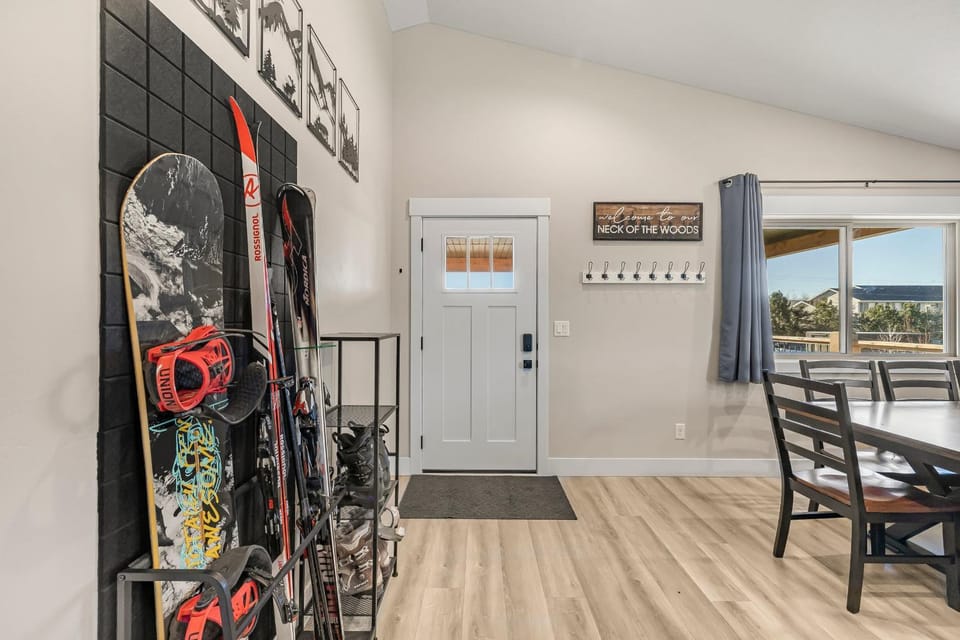 VICTOR POWWOW: Grand Targhee Teton Mtns Skiing Trails Snowmobiling Condo House in Victor