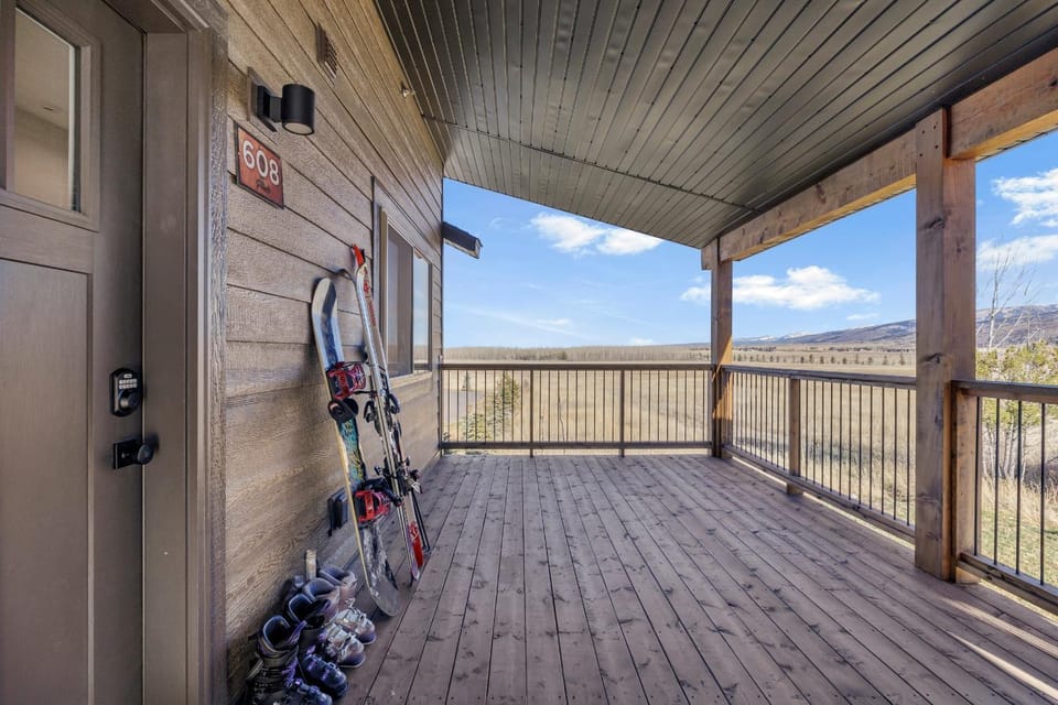 VICTOR TRAVERSE: Condo Skiing Trails Snowmobiling Teton Mtns Grand Targhee House in Victor