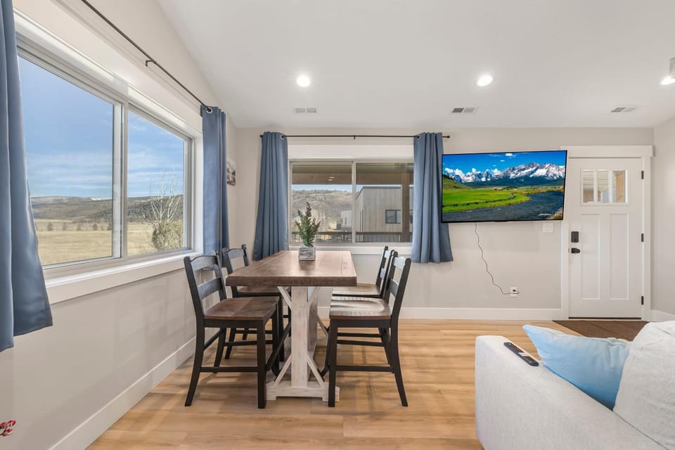 VICTOR TRAVERSE: Condo Skiing Trails Snowmobiling Teton Mtns Grand Targhee House in Victor