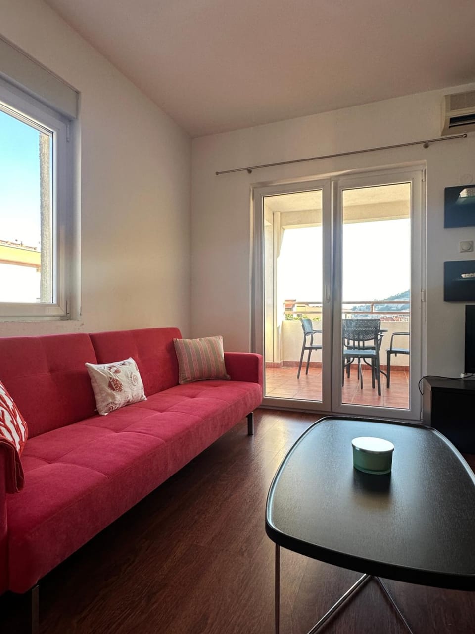 Bed, Living room