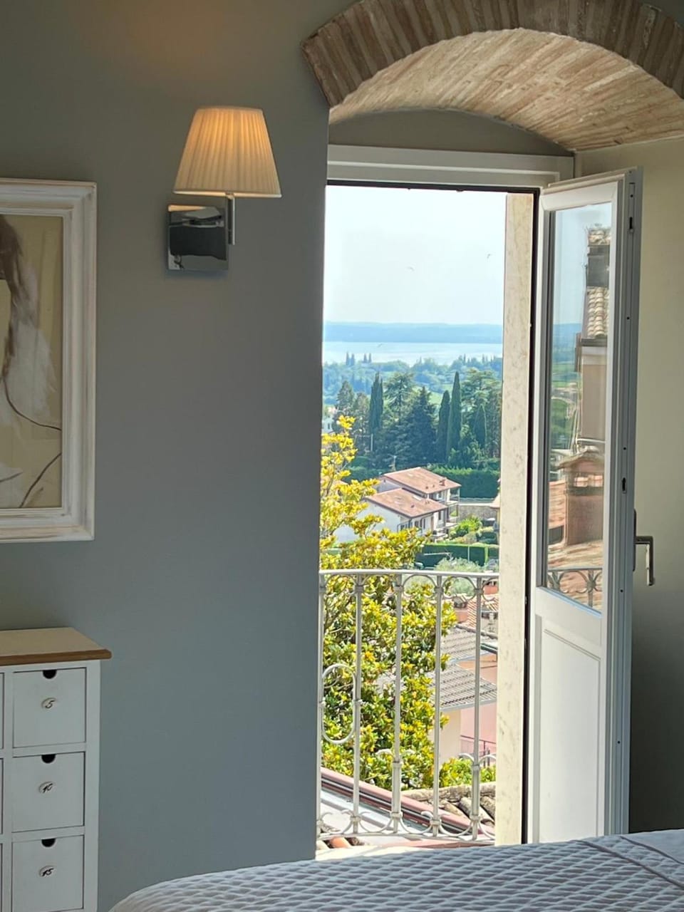 Evelyn's Suite House in Cavaion Veronese