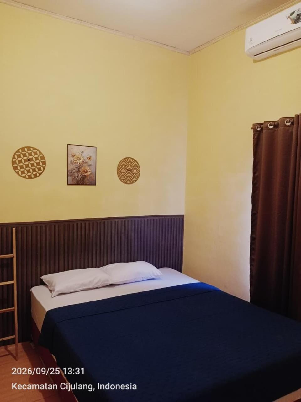 Bedroom, air conditioner