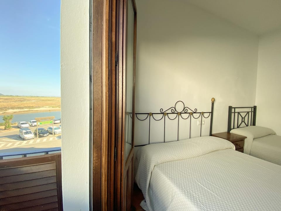 Bed, Natural landscape, Photo of the whole room, Bedroom