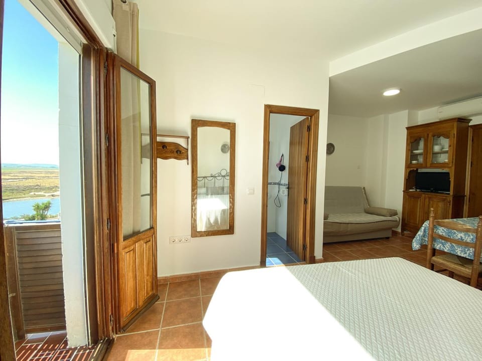 TV and multimedia, Photo of the whole room, Bedroom, River view, Sea view