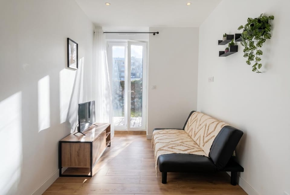 TV and multimedia, Living room, Garden view