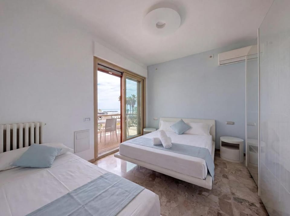 -Fronte mare- AC WiFi balcone vista mare Apartment in Porto San Giorgio