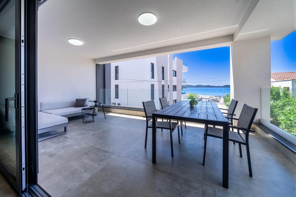 View (from property/room), Balcony/Terrace, Seating area, Dining area