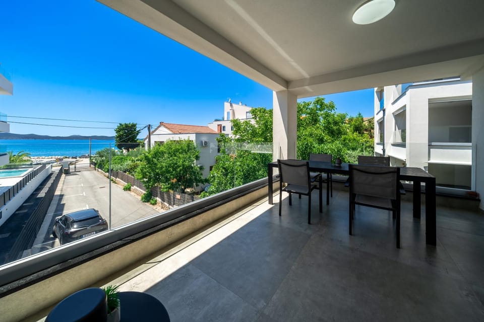 View (from property/room), Balcony/Terrace, Seating area, Dining area, Sea view