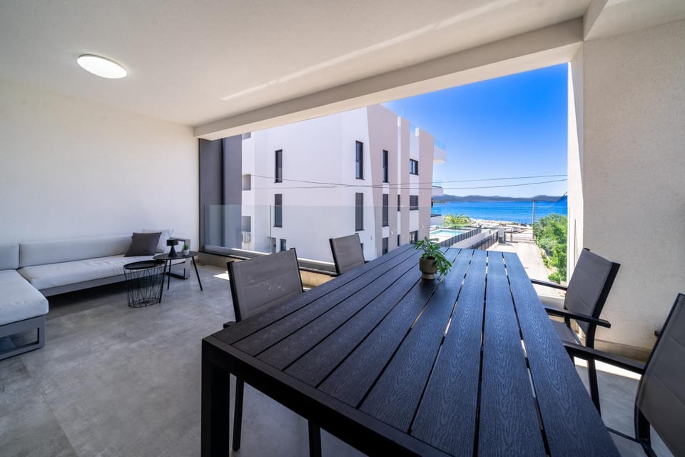 View (from property/room), Balcony/Terrace, Seating area, Dining area, Sea view