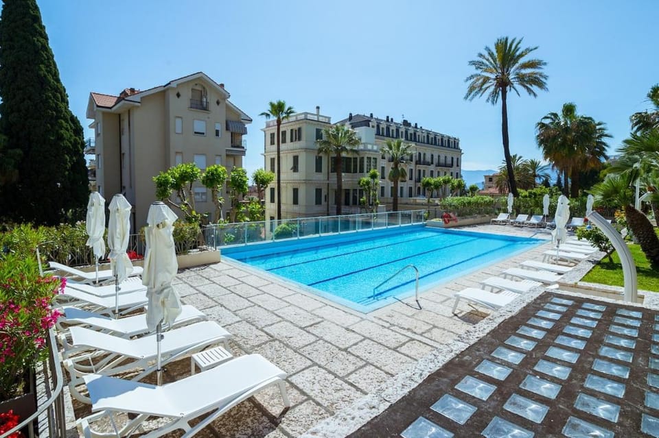 Elegant apartment with pool and garage - Bordighera Apartment in Bordighera