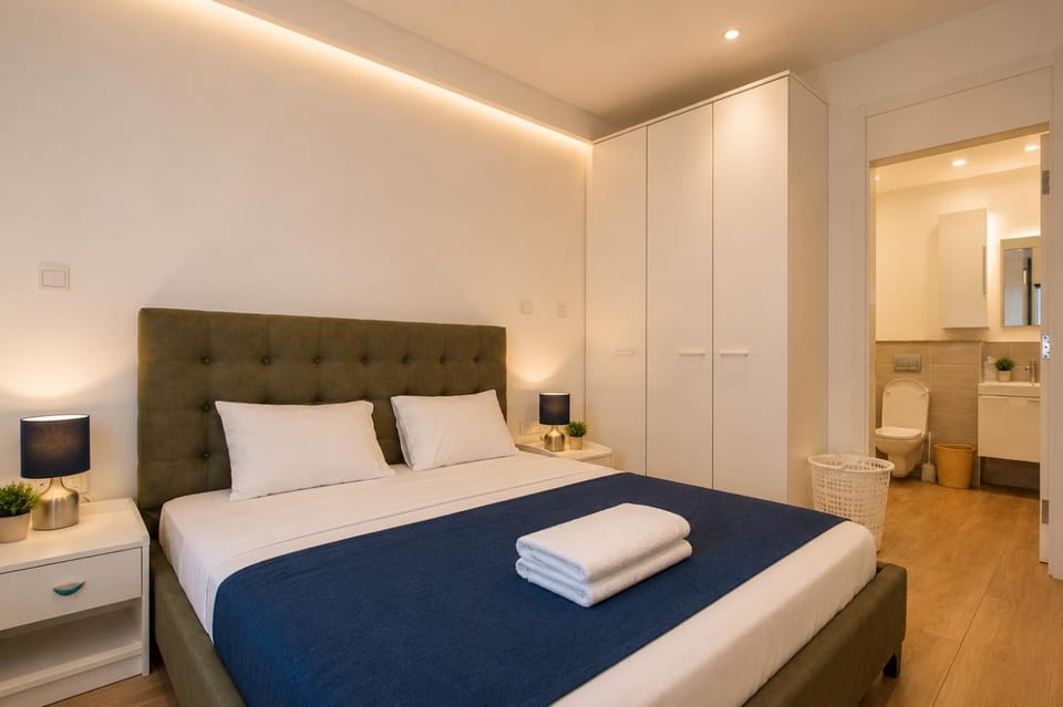 Bed, Bedroom, towels, wardrobe