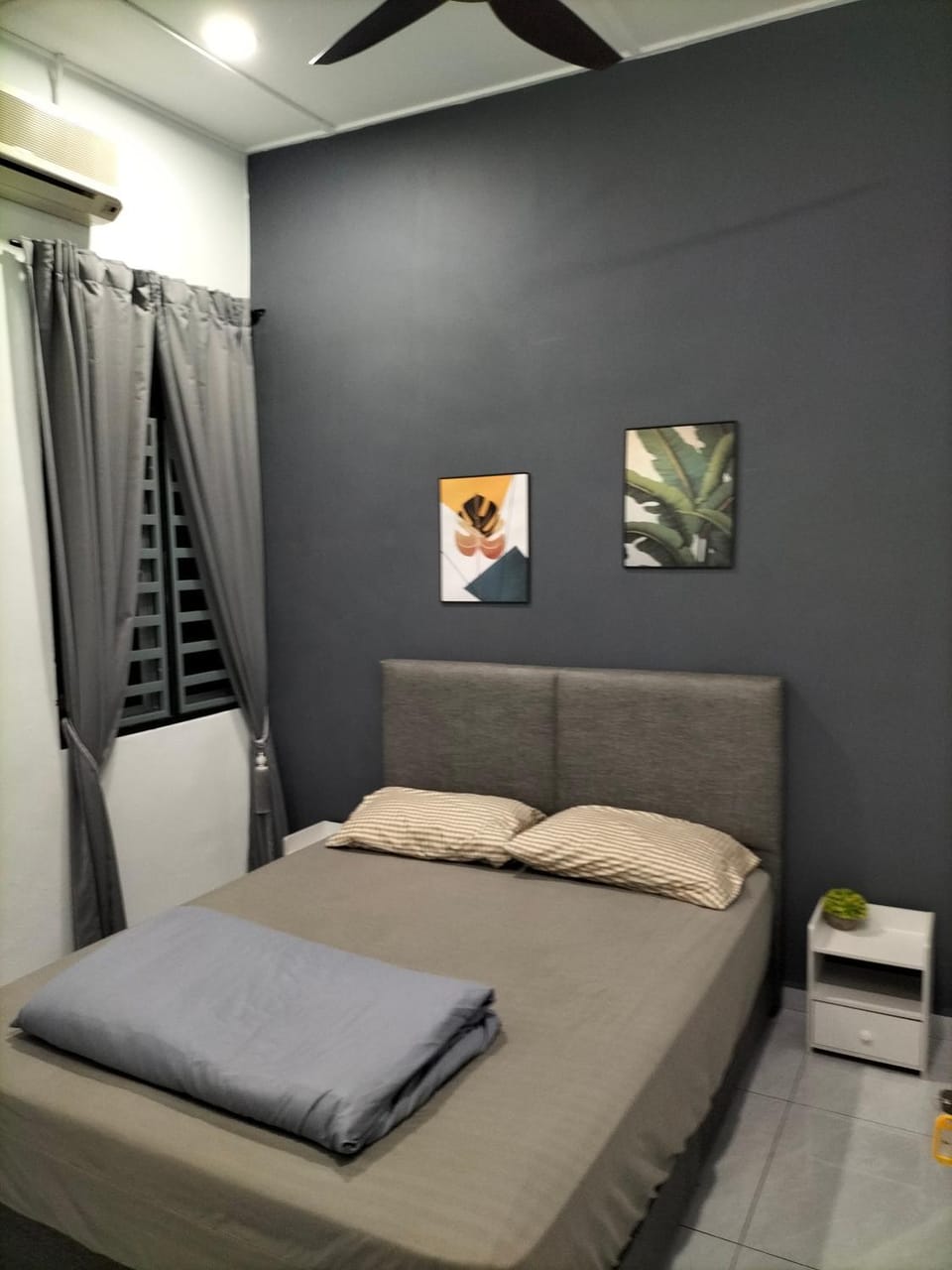 Bed, Photo of the whole room, Bedroom