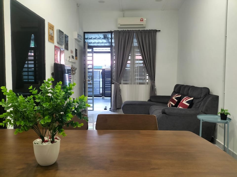 TV and multimedia, Living room, Seating area, air conditioner