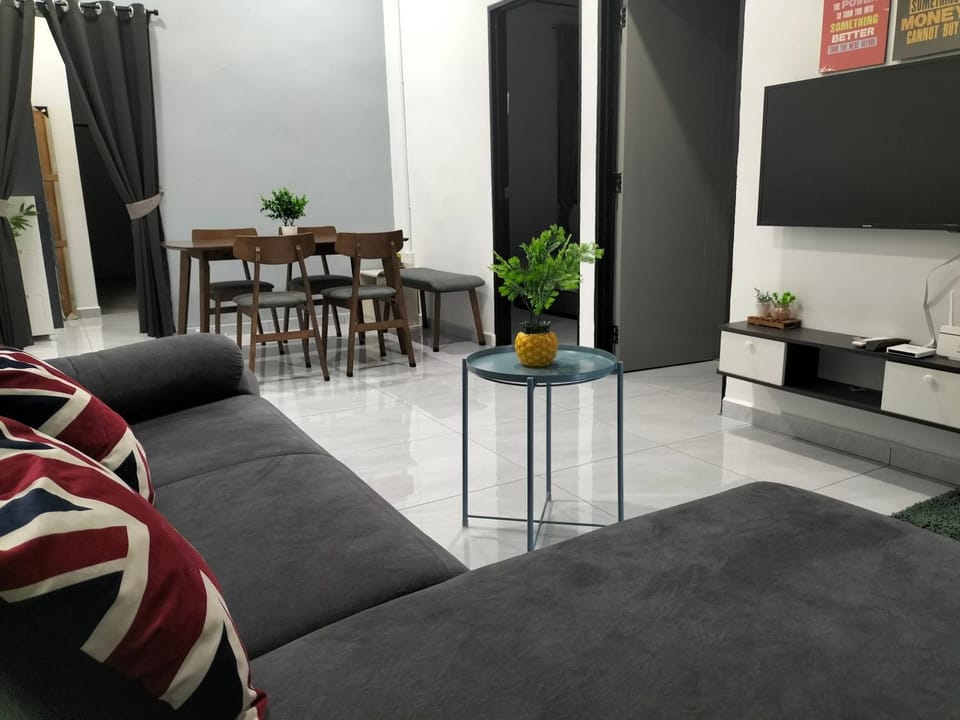 TV and multimedia, Living room, Seating area, Dining area