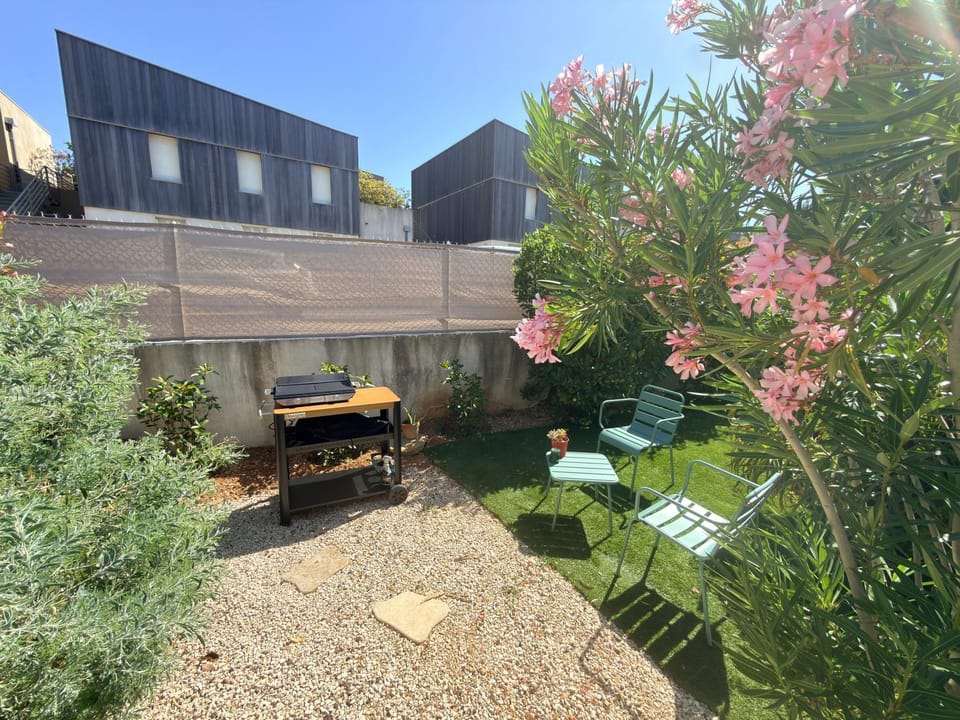 Patio, Day, BBQ facilities, BBQ facilities, Garden, Garden view