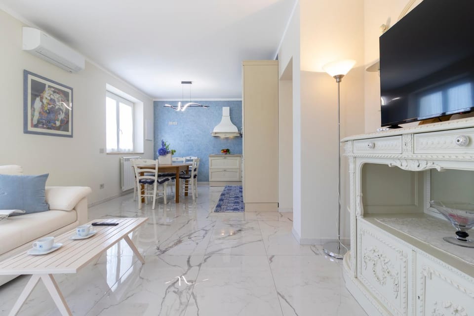 Villa Emilia SKY Jacuzzi Apartment in Tuscany