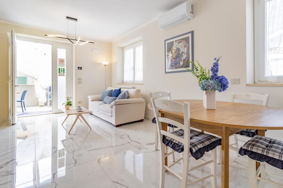 Villa Emilia SKY Jacuzzi Apartment in Tuscany