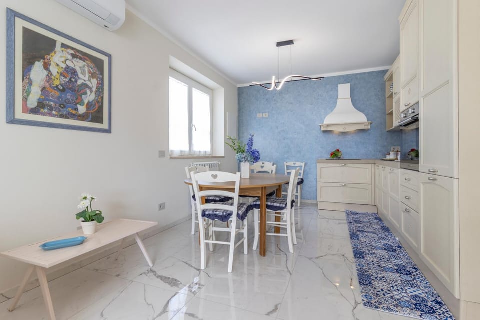 Villa Emilia SKY Jacuzzi Apartment in Tuscany