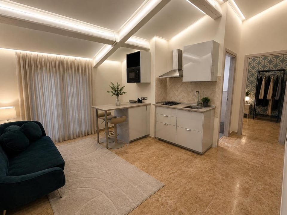 Kitchen or kitchenette, Living room, Seating area, minibar
