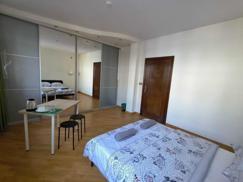 Fantastic-Inn Warszawa - FMW Pokój F House in Warsaw