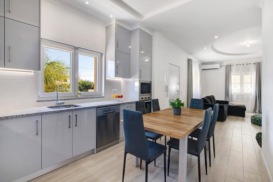 Property building, Kitchen or kitchenette, Living room