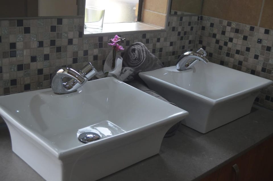 Hantam Suites Rooihuiskraal Bed and Breakfast in Pretoria
