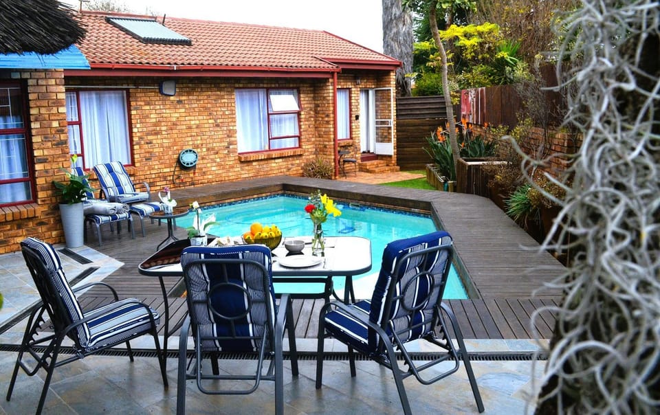 Hantam Suites Rooihuiskraal Bed and Breakfast in Pretoria
