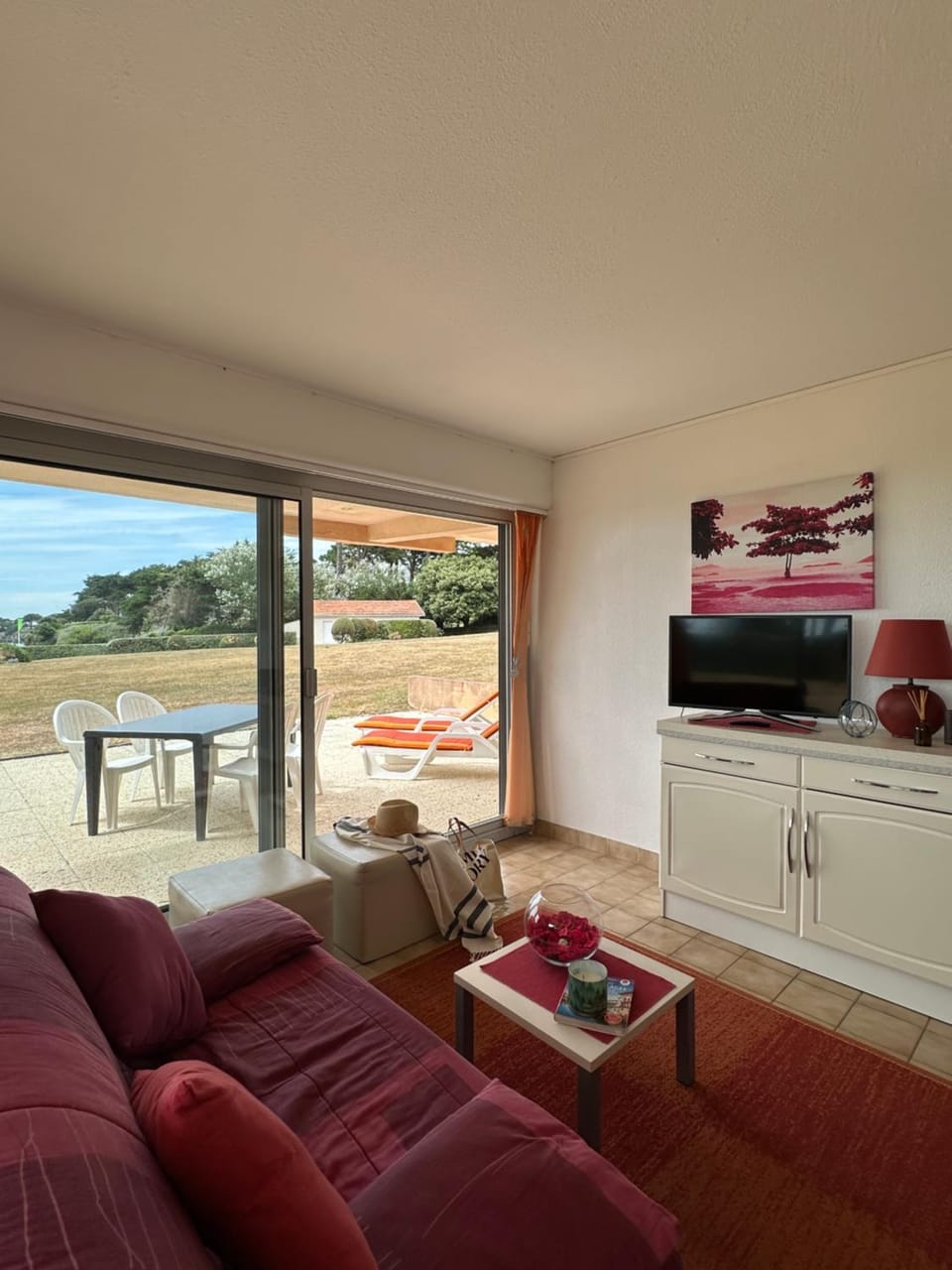 Patio, Living room