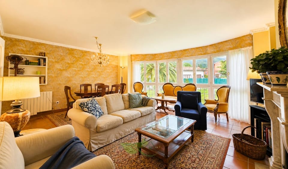 Communal lounge/ TV room, Balcony/Terrace, Living room, Dining area