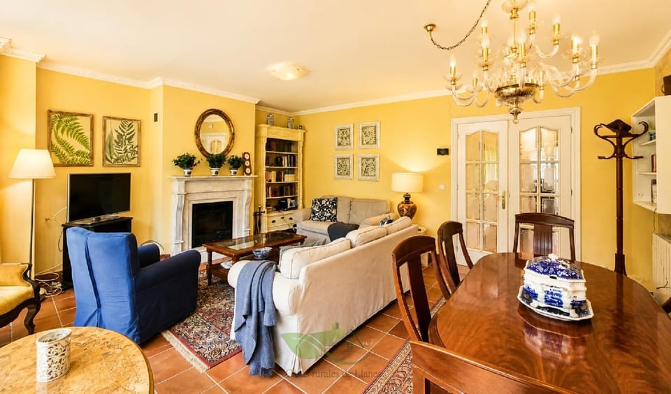 Communal lounge/ TV room, Living room, Dining area