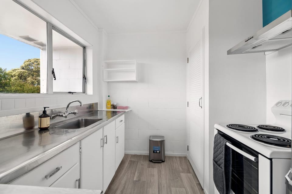 Kitchen or kitchenette, oven, stove, toaster, dryer